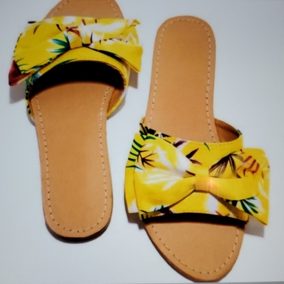Summer Floral Slip-on Women's Flat Sandal - Picture 2 of 8